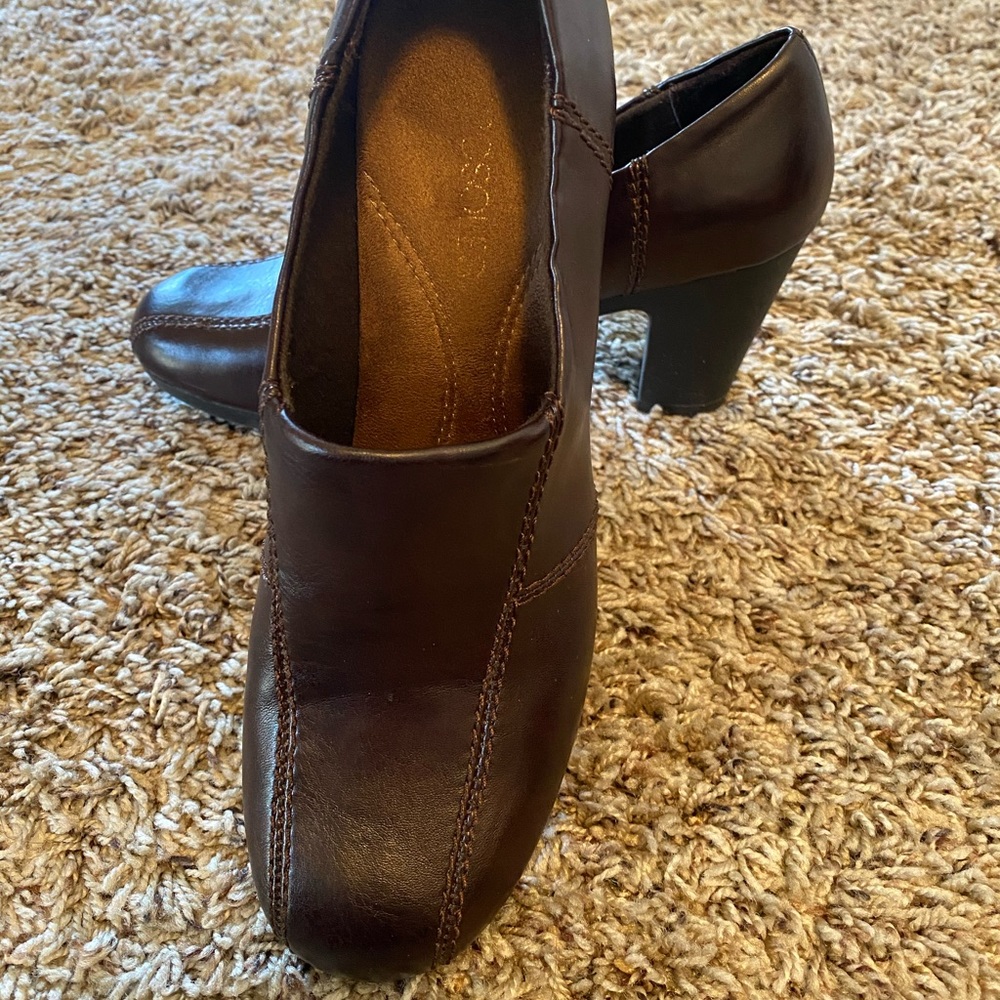 Brown leather Aerosoles shoes